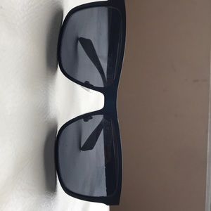 Like new men’s dark blue Guess sunglasses